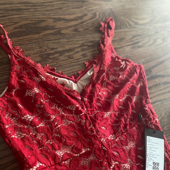 NWT red lace dress - Picture 7 of 9